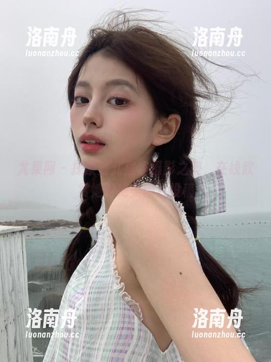 尤果网 - 探索蜜儿居家摄影之美，在线欣赏她的绝美图片投稿