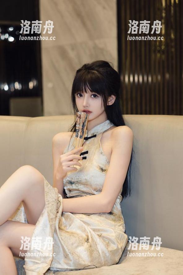 尤果网-贝拉 尤果网 - 最新贝拉美足图包精彩亮相,带你走进她的美丽世界与艺术之旅!