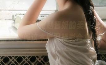 尤果网 – 尽情欣赏赵智妍的美脚艺术，准备好翻阅这本原图精彩合集吗？