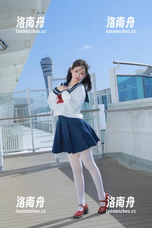 尤果网 - 黛蓓琪的红裙写真，美图的光影效果竟然把我视觉都搞迷了！