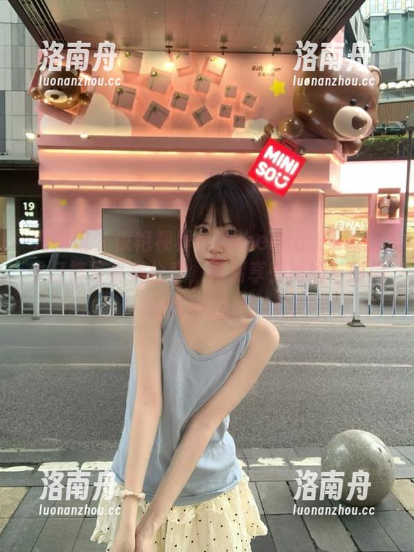 尤物馆-Rebecca_吴颖茵 尤物馆 - 惊艳视界:Rebecca_吴颖茵牛仔裤写真集分享,尽情享受简约与时尚的独特魅力!
