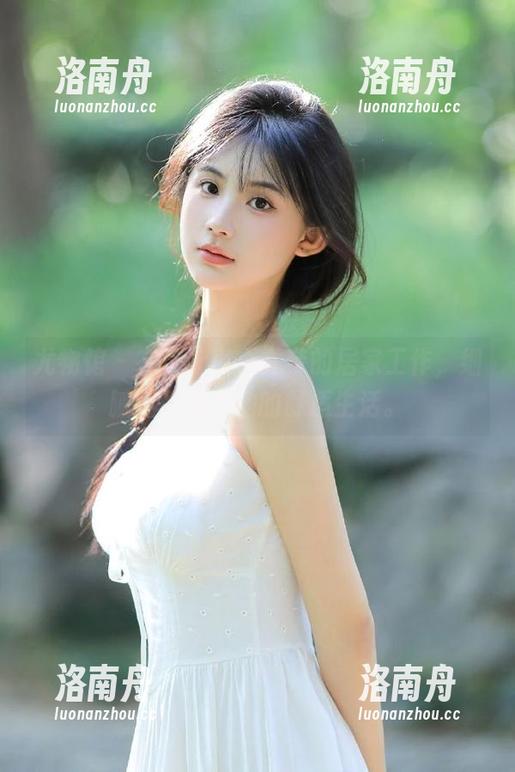 尤物馆-小尤奈 尤物馆 - 在线分享小尤奈的居家工作,细腻图片展示她的舒适生活。