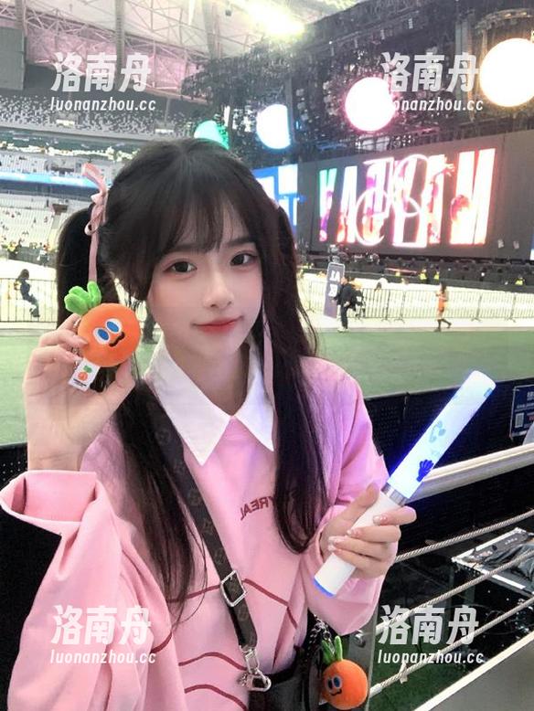 尤蜜荟 - 不止是粉色：laura阿姣写真图集带你走进她的绚丽世界！