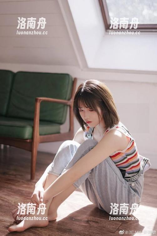 尤蜜荟-娜露selena 尤蜜荟 - 探索娜露selena的吊带写真图包,释放你的内心女神与风情