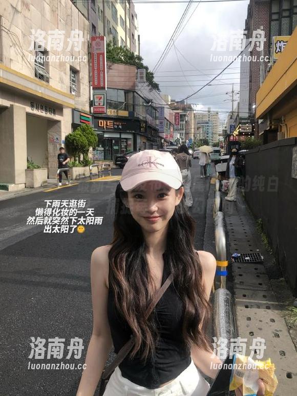 尤蜜荟-鱼尾fish 尤蜜荟 - 最新写真发布:鱼尾fish的纯白世界,捕捉每一个梦幻瞬间