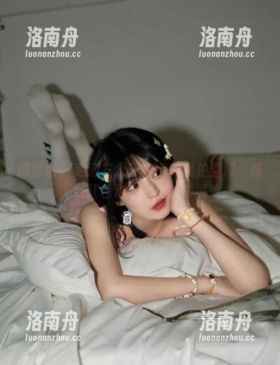 左公子666 微密圈 - 走进左公子666的私拍空间:感受红色玫瑰作品的震撼