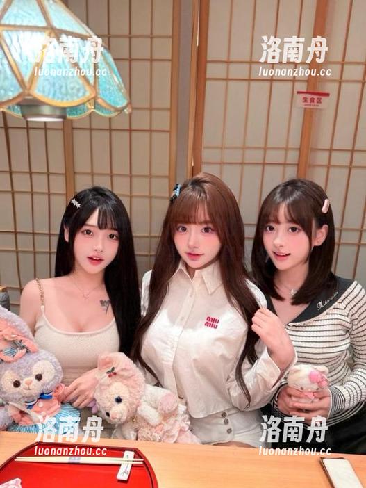 张思允nice 微密圈 - 张思允nice带你领略黑丝礼服的诱惑:精致写真图集来袭!