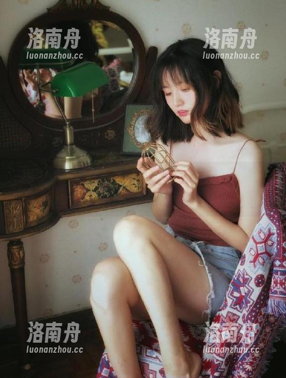影私荟-夏晓Maggy 影私荟 - 夏晓Maggy双马尾写真合集:透过镜头看见青春的图集探索