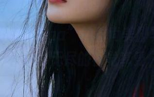 捕捉“抱走莫子aa”的时尚美脚写真，与你分享无尽的视觉享受