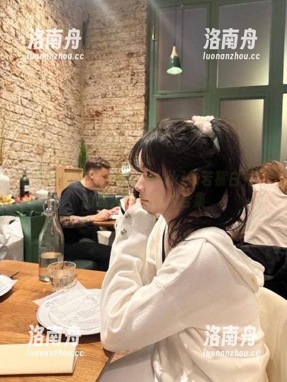 推女神-Akiki朱若慕 推女神 - 细腻捕捉:Akiki朱若慕白衬衫的迷人气质图片合集