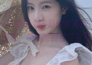 推女神 – 以眼镜为主题的南湘Baby写真图库，领略她的独特审美