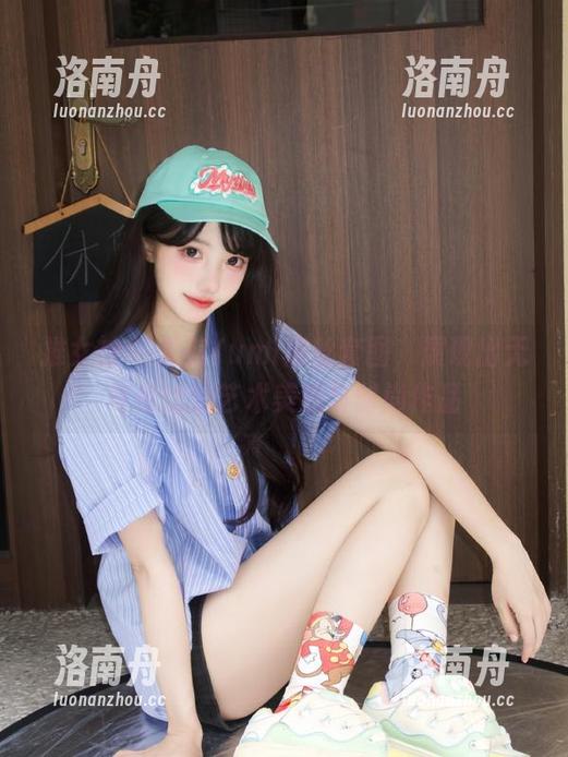 推女神 - 尤美Yumi黑丝套图，展现出无与伦比的艺术美感与时尚作品