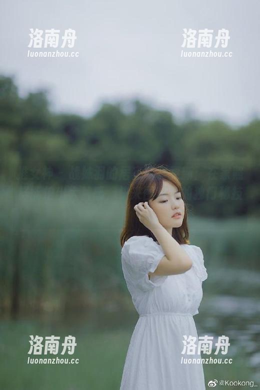 推女神 - 战姝羽的居家写真更新：在家照样能拍出大片感，快来围观她的独门秘技！