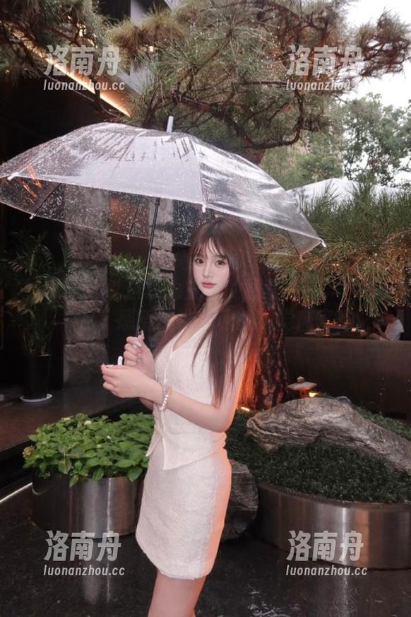 推女神-颖莹儿YY 推女神 - 以白色为主题的颖莹儿YY写真图包,感受纯洁优雅的视觉盛宴