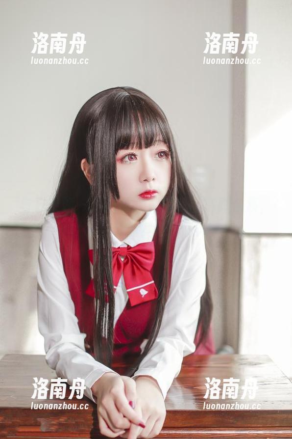 日奈娇 与日奈娇一起邂逅:私拍萝莉写真合集,感受轻盈梦幻的瞬间