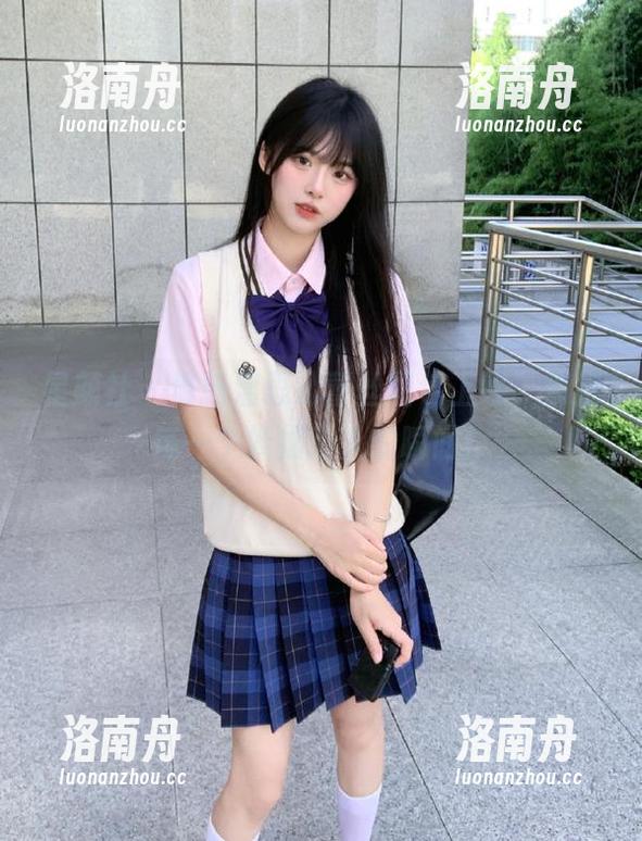 星颜社 - 最新潘思沁蕾丝图包上线，捕捉每一个妩媚动人的瞬间！
