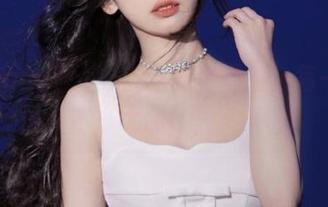 普美Bomi(보미)白丝私拍图包：每一张都是艺术，无需P图也惊艳！