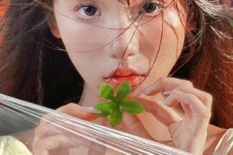 微密圈 – 林子喵Lynne居家里最美瞬间：优雅写真套图分享，引领你的居家风尚！