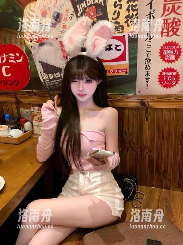 果儿Victoria 微密圈 - 带着果儿Victoria的办公室写真更新,感受工作与艺术的心灵契约!