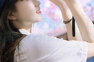 梦丝女神 – 香萱的天台福利至上：原图带你领略不一样的青春气息！