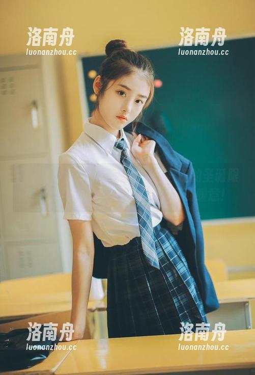 梦里一只喵 微密圈 - 重磅来袭!梦里一只喵的圣诞限定原图与套图,快来感受节日的暖意!