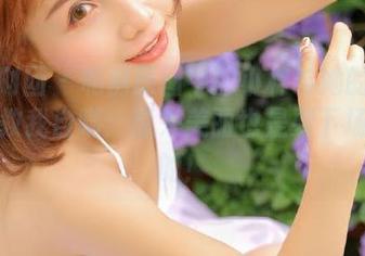 森萝财团 – 私房原图中的小梓与她的白裙，直教我自嘲：原来美丽也是要下场拼博的！