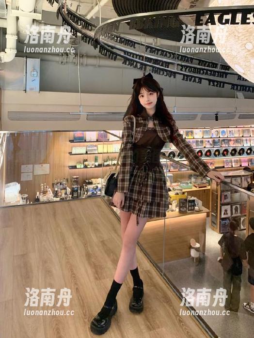 森萝财团 - 不看小樱的美图分享，内部VIP版-樱流，你的人生可能会缺少笑声！