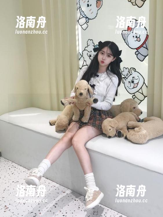 森萝财团-小满 森萝财团 - 小满的自拍写真图集:捕捉真实与梦幻的完美结合