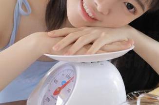 模范学院 – Evelyn艾莉的浴缸梦境：限时免费图册，捕捉美好瞬间