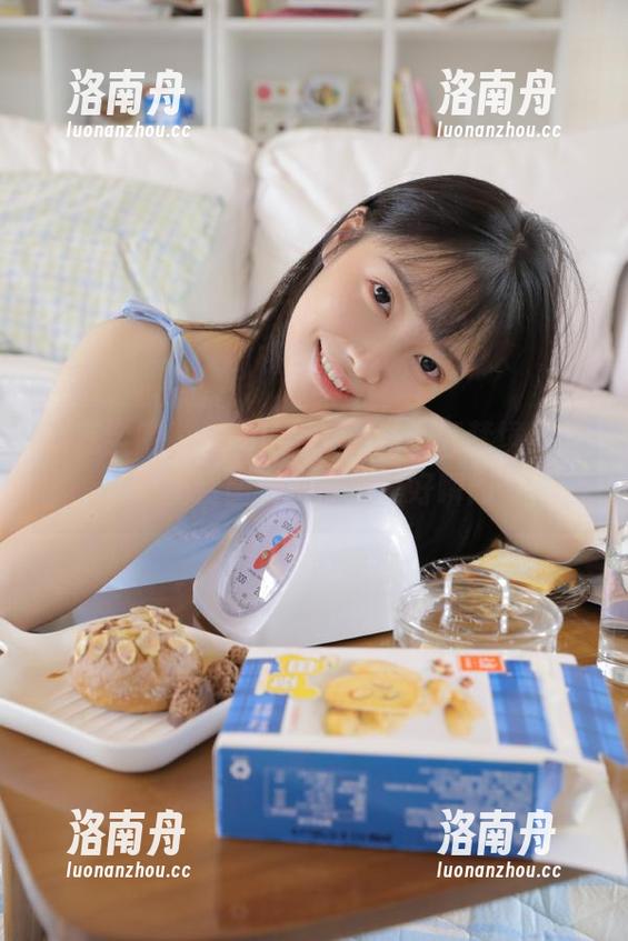 模范学院 - Evelyn艾莉的浴缸梦境：限时免费图册，捕捉美好瞬间