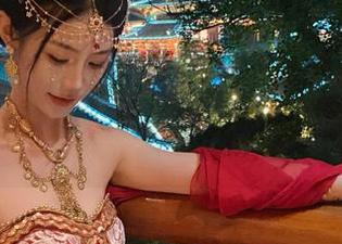 模范学院 – 最新美图分享：Lingyu以豹纹为主题，演绎出不一样的时尚风格