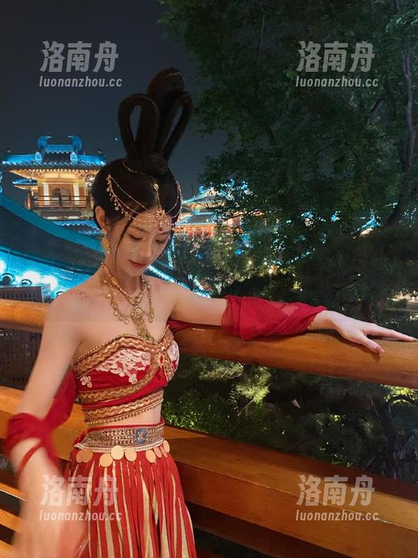 模范学院-lingyu69 模范学院 - 最新美图分享:Lingyu以豹纹为主题,演绎出不一样的时尚风格