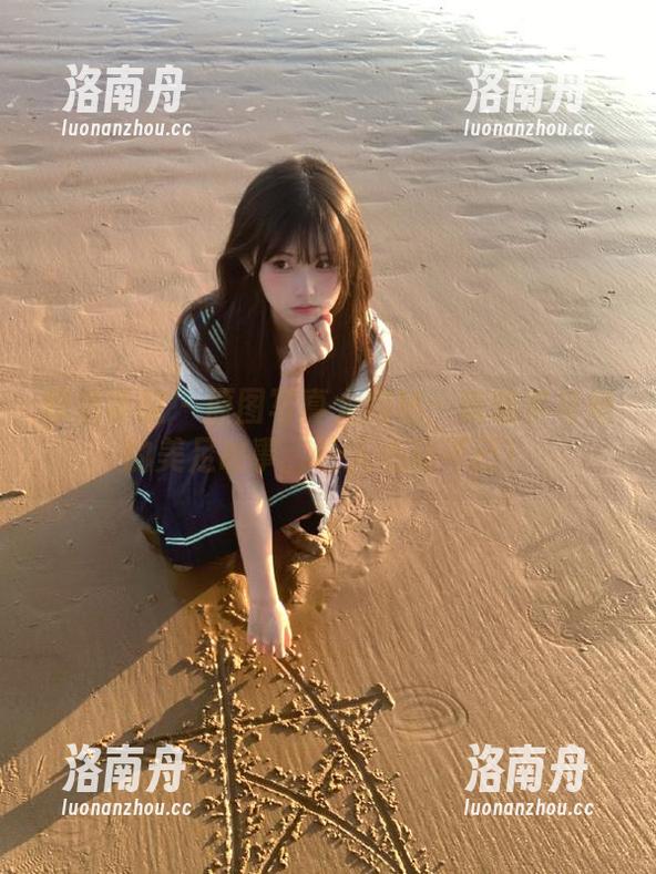 模范学院 - 原图写真大揭秘：南晓梦与她的美足故事，让人心动不已！
