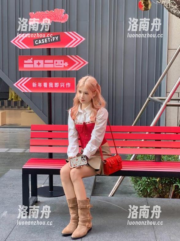模范学院 - 薛琪琪sandy私拍特辑：白色吊带俏皮的图片分享，展现女孩的俏皮与魅力