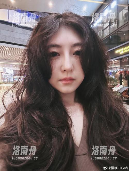 樱晚gigi全新写真集更新，戏与梦中的梦境与现实交织