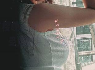 一起欣赏樱晚gigi的连体衣精选图集，感受她的芳香与甜美！