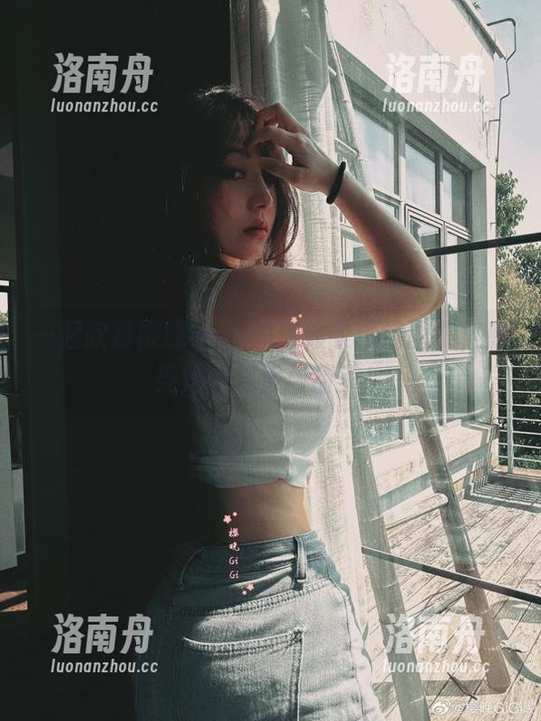 樱晚gigi 一起欣赏樱晚gigi的连体衣精选图集,感受她的芳香与甜美!