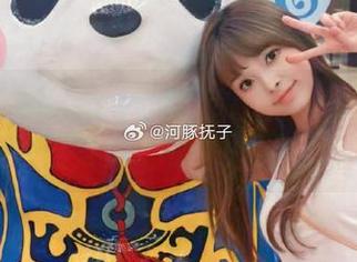 沉浸在河豚抚子的泳衣美图中，绝妙的夏日壁纸让你的心情瞬间明朗起来！