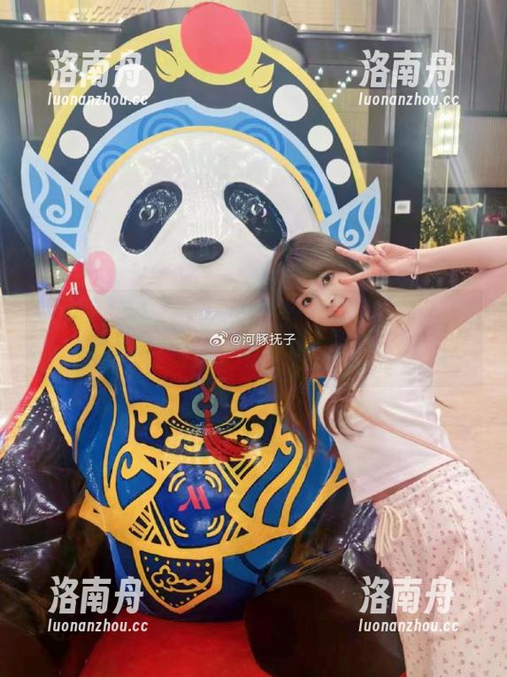 河豚抚子 沉浸在河豚抚子的泳衣美图中,绝妙的夏日壁纸让你的心情瞬间明朗起来!