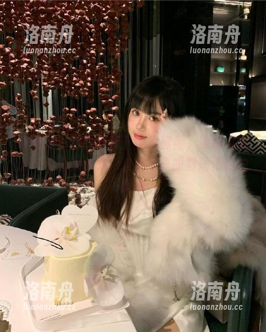 爱蜜社-泥鳅鳅 爱蜜社 - 蕾丝包裹下的泥鳅鳅,原图展现无与伦比的魅力,这组写真即将颠覆你的眼球