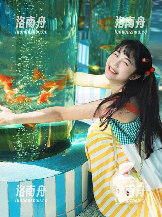 爱蜜社-黄歆苑 爱蜜社 - 发现黄歆苑的时尚套装图集:免费下载写真,提升你的穿搭灵感