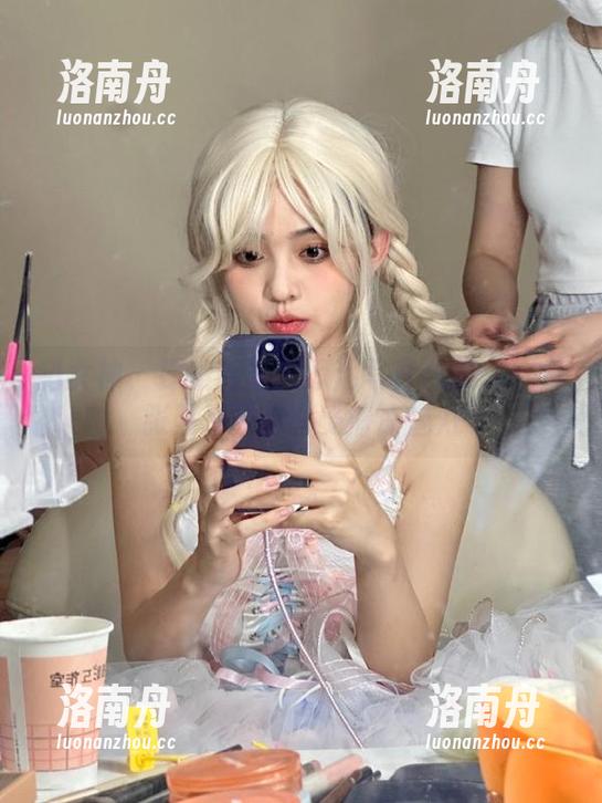 猎女神-韩恩熙 猎女神 - 探索韩恩熙泳池写真合集:100张照片带你享受清凉魅力