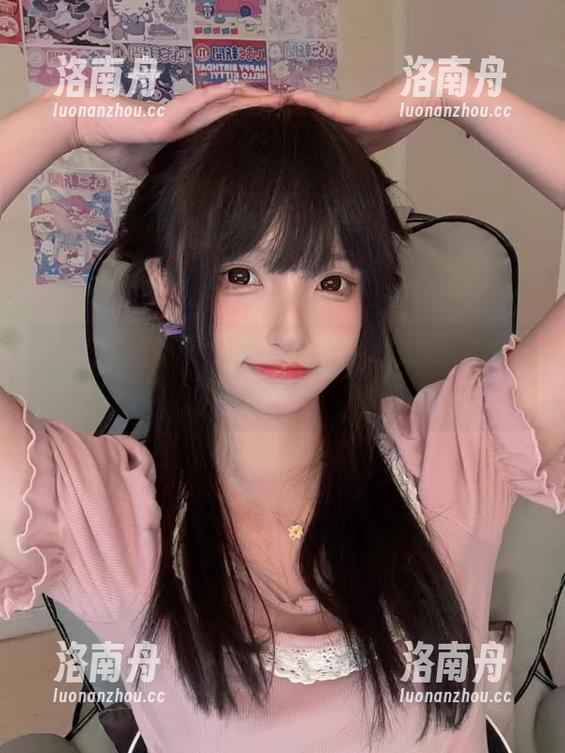 免费开放！神楽坂真冬私人体操图包，完美诠释女神魅力！