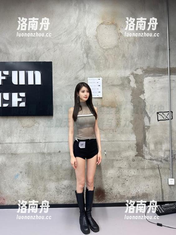 微密圈 - 禅院熏女孩写真全集：在光影中绽放无限的青春与活力