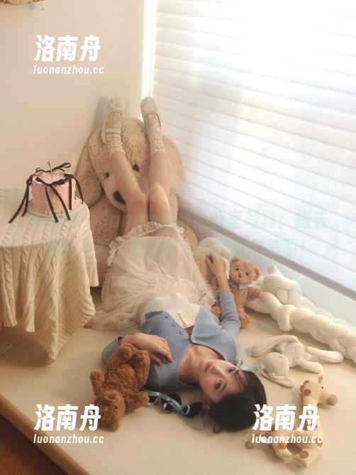 秀人网-Candy糖糖 秀人网 - Candy糖糖办公室写真:撕去光鲜外表,无圣光下的真实与美丽!