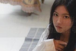 秀人网 – Egg_尤妮丝私房白衬衫写真，原图中展现青春与活力的无限可能