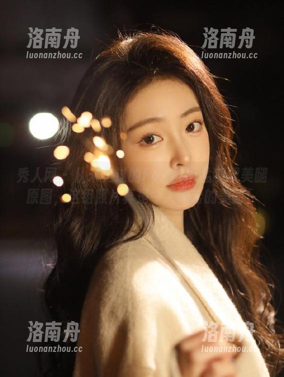 秀人网-FoxYini孟狐狸 秀人网 - 从未见过的FoxYini孟狐狸美腿原图,这组照片真是令人咋舌的美丽!
