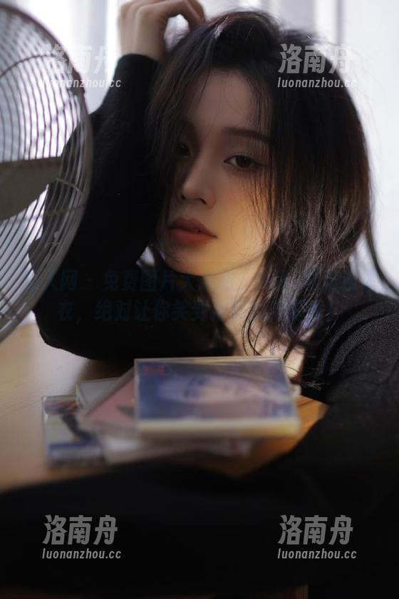秀人网-Niki可雅 秀人网 - 免费图片大放送:Niki可雅连体衣,绝对让你笑到抽筋的穿搭秀!
