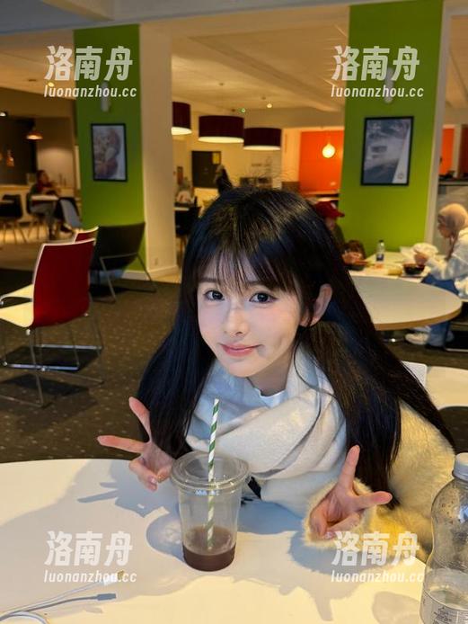 秀人网-fairy如歌 秀人网 - 你绝对想不到的“fairy如歌天台”写真作品集下载,这视觉冲击感满分!