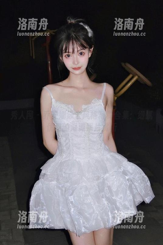 秀人网-乔安娜 秀人网 - 乔安娜泳衣风格写真合集:细腻优雅的海滩照片赏析